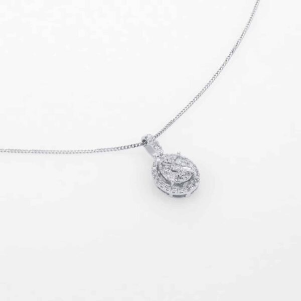 9ct White Gold 0.25ct Diamond Oval Cluster Pendant - Image 3